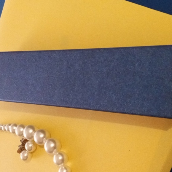 White  Pearl Necklace & Earrings Gift Set - Picture 5 of 5